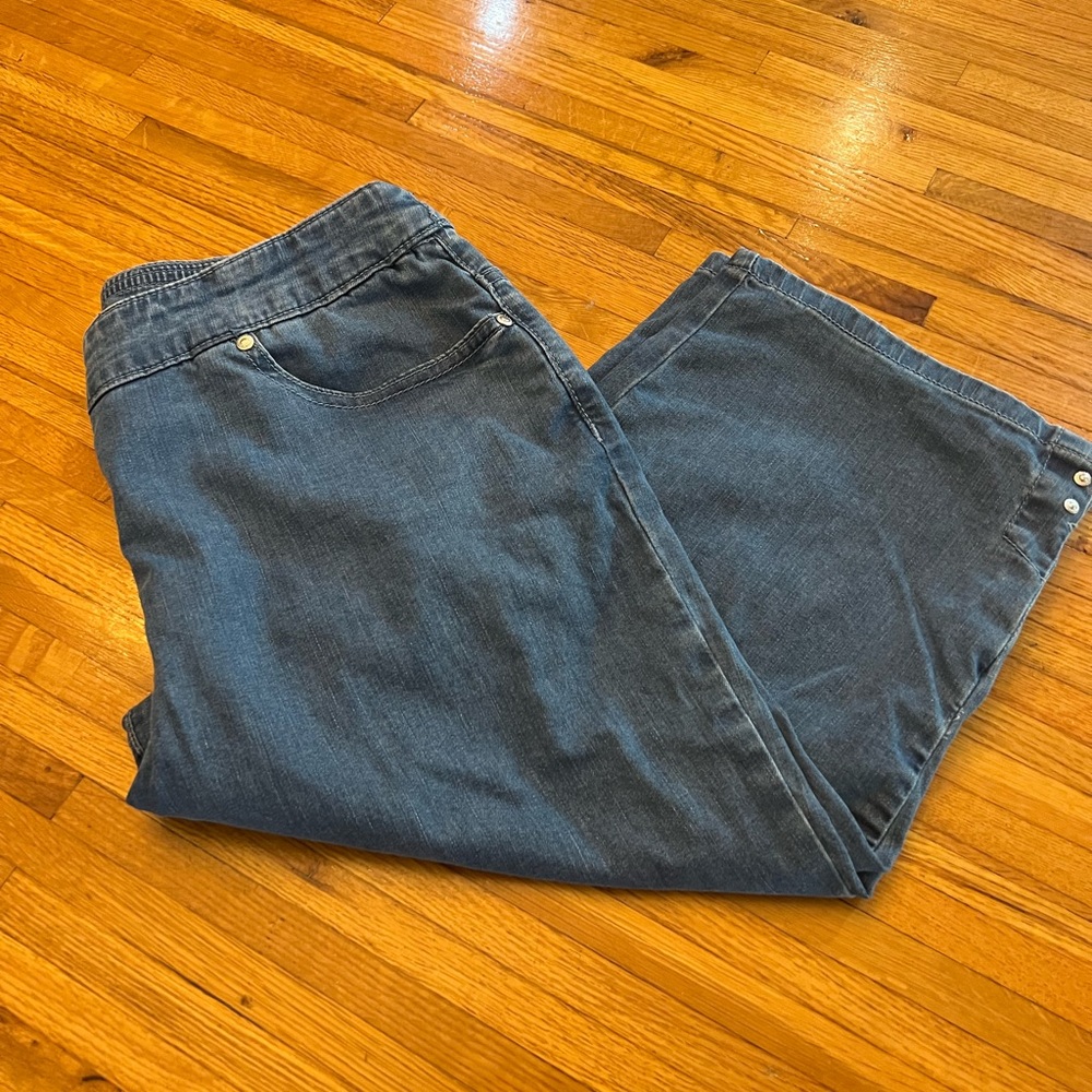 Classic Blue Women's Capri Jeans